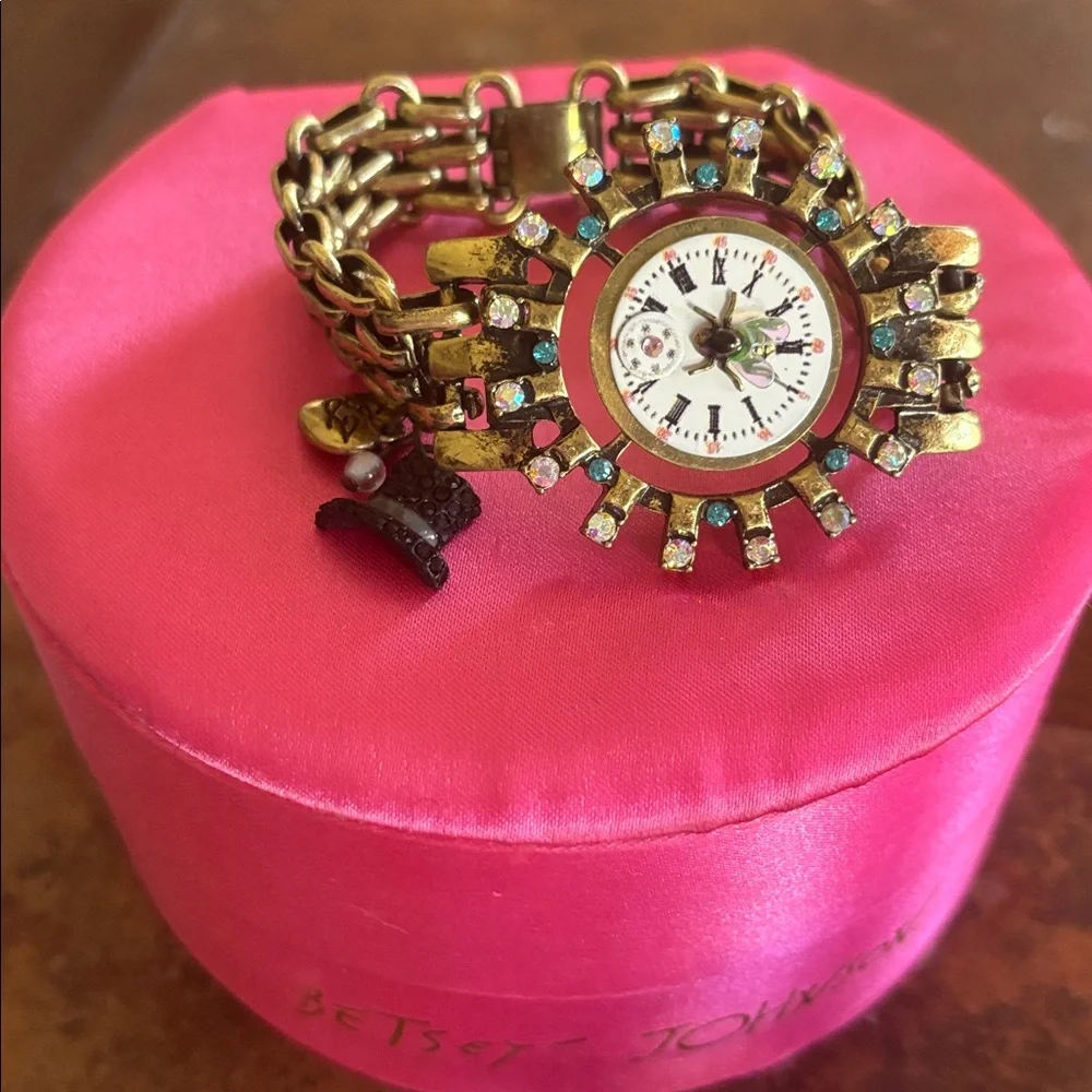 Betsey Johnson TIME FLIES Bracelet!! - Picture 8 of 8